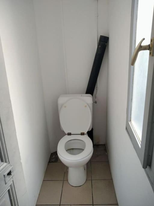 Mini Studio Au Pied De La Tour Eiffel - Completely Refurbished Speed Wifi, Check In 24h, Bed King Size 140x190, No Lift 6th Floor, Shared Toilets Appartement *